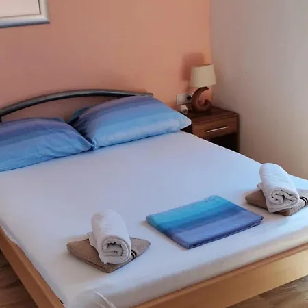 Semesterbostad Charming With Private Pool Škrip