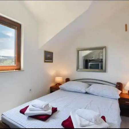 Charming With Private Pool Semesterbostad Škrip