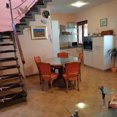 Charming With Private Pool Semesterbostad Škrip