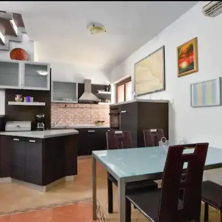 Charming With Private Pool Semesterbostad *