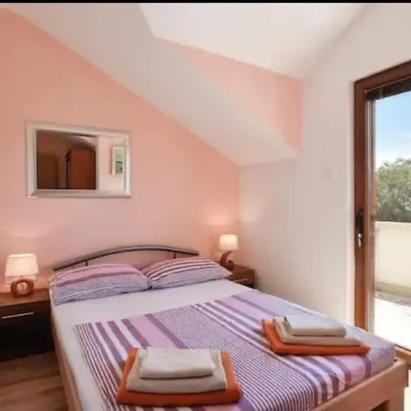 Semesterbostad Charming With Private Pool Škrip
