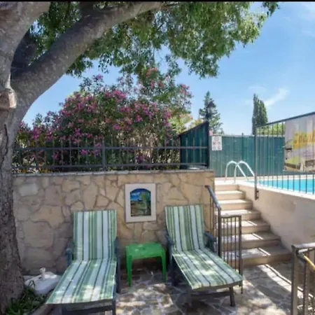 Charming With Private Pool
